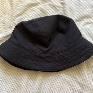 Lululemon black bucket hat size small/medium